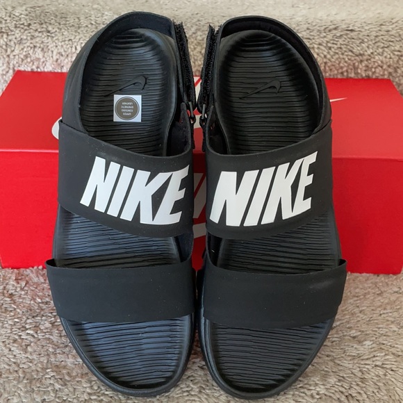 New! Nike sandal sz 5 - Picture 2 of 3